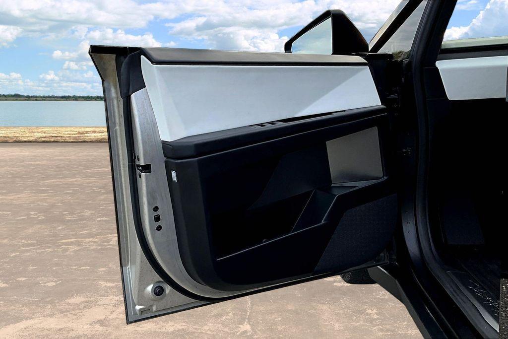 صورة مصغرة 17 لـ 2024 Tesla CYBERTRUCK BASE