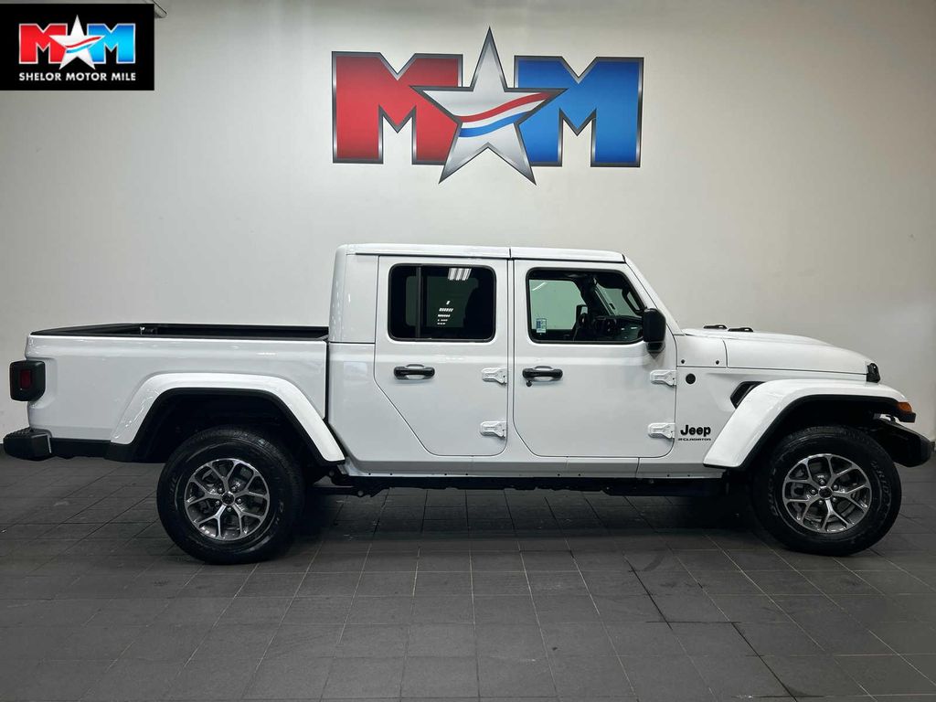 New 2026 Jeep Gladiator Sport S