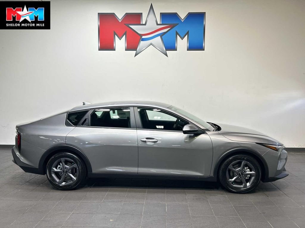 New 2026 Kia K4 LXS
