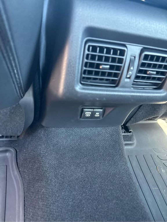 2025 Toyota CAMRY SE thumbnail 19