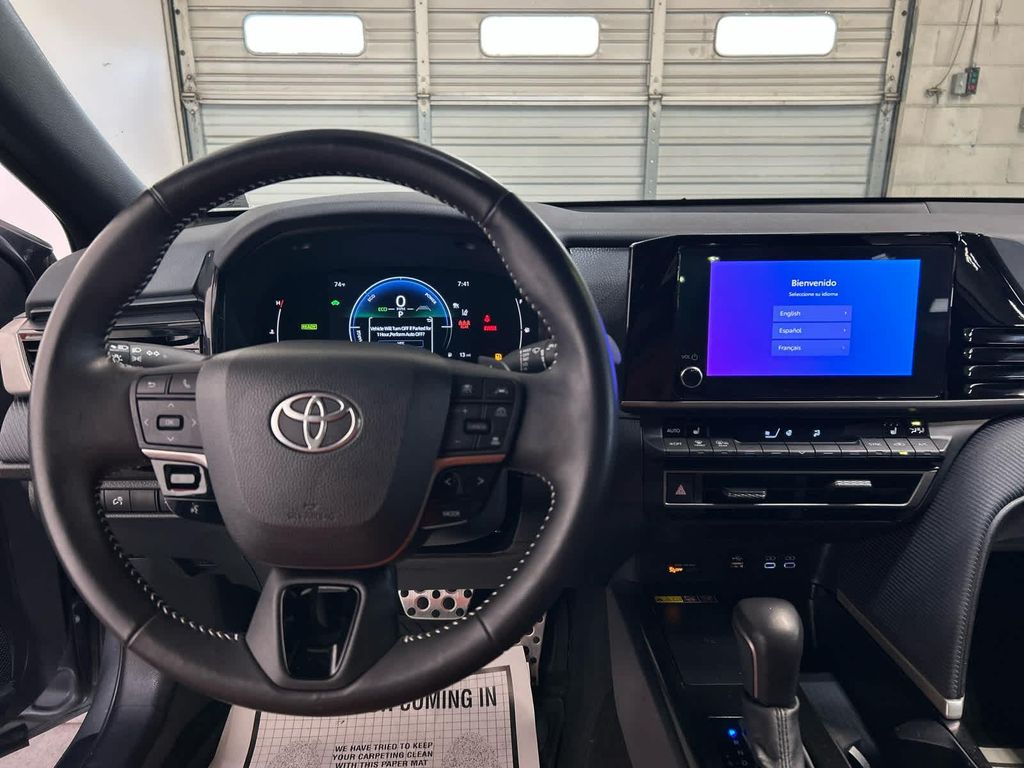 2025 Toyota CAMRY SE thumbnail 8