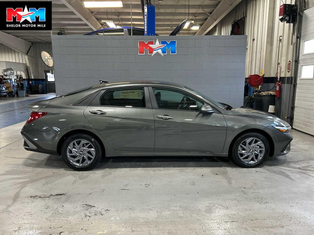 New 2026 Hyundai ELANTRA HEV Blue
