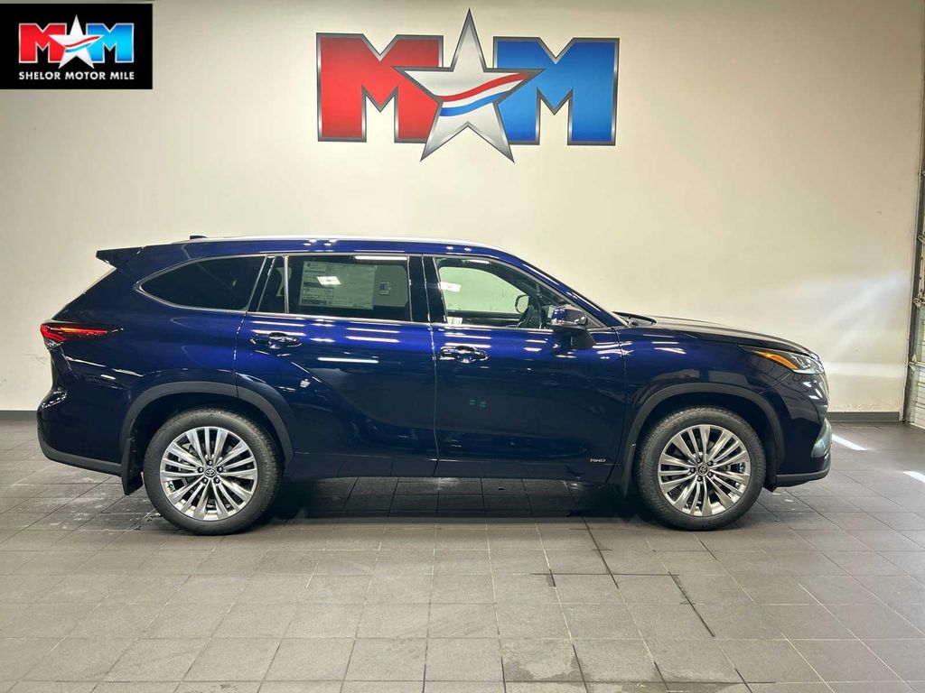 New 2026 Toyota Highlander Hybrid Platinum