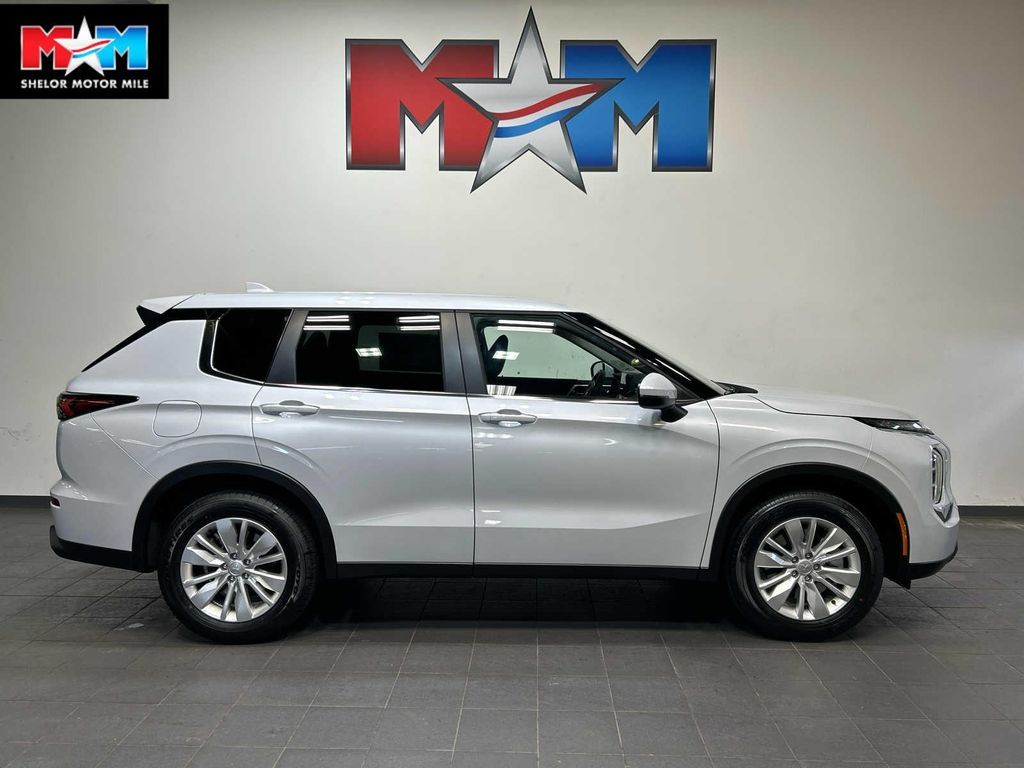 New 2026 Mitsubishi Outlander ES 2.5 S-AWC
