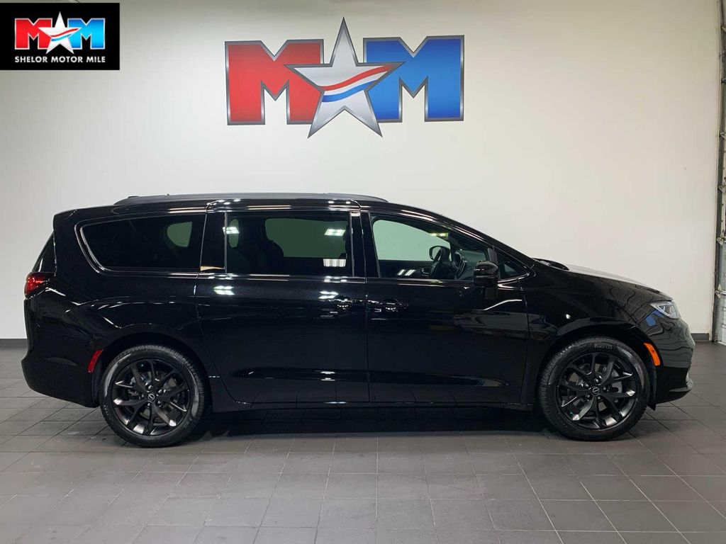 New 2026 Chrysler Pacifica Limited