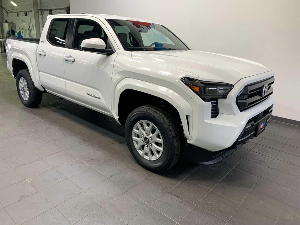 2026 Toyota TACOMA SR5 照片 2