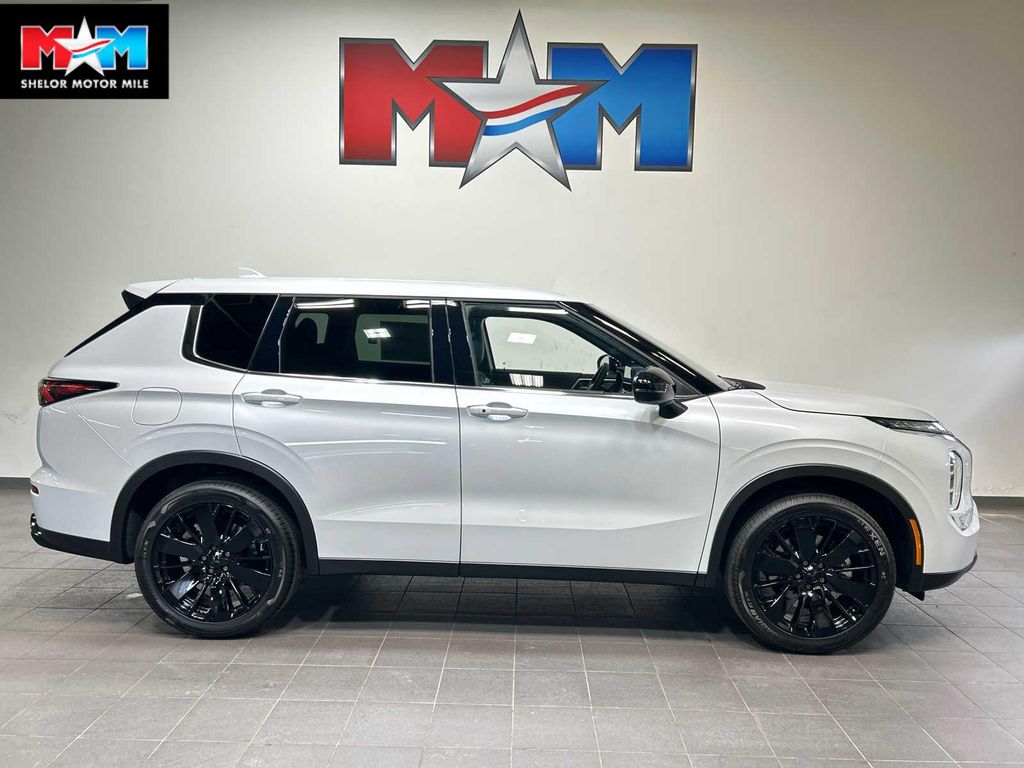 New 2026 Mitsubishi Outlander LE 2.5 S-AWC