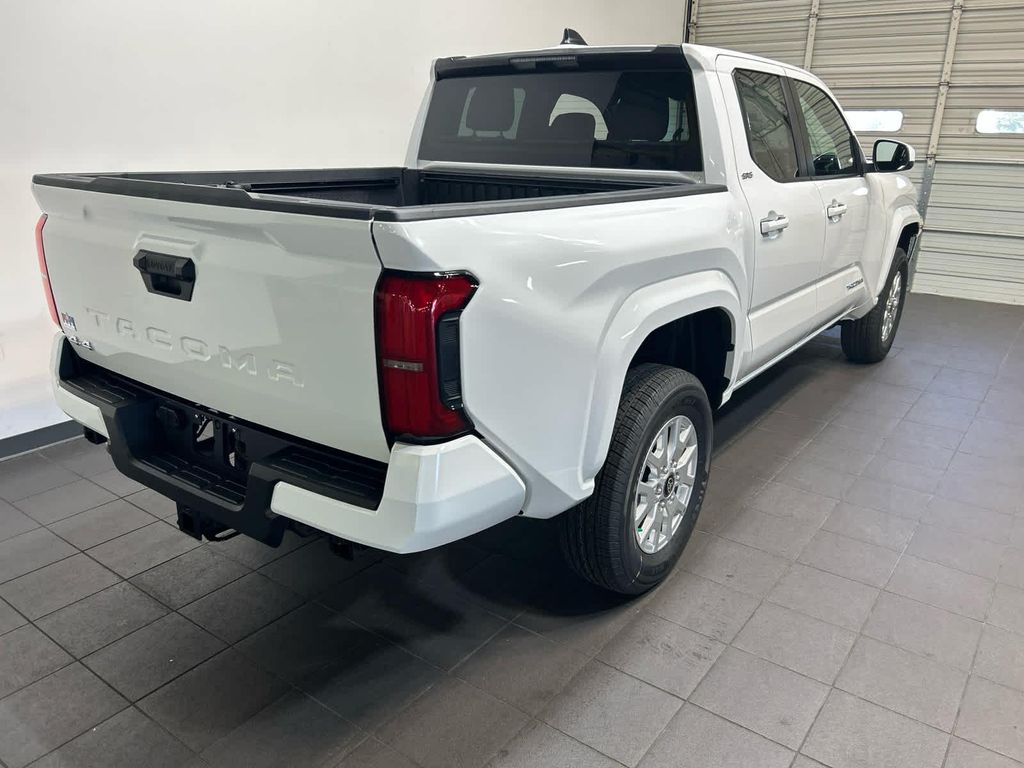 2026 Toyota TACOMA SR5 — фото 3
