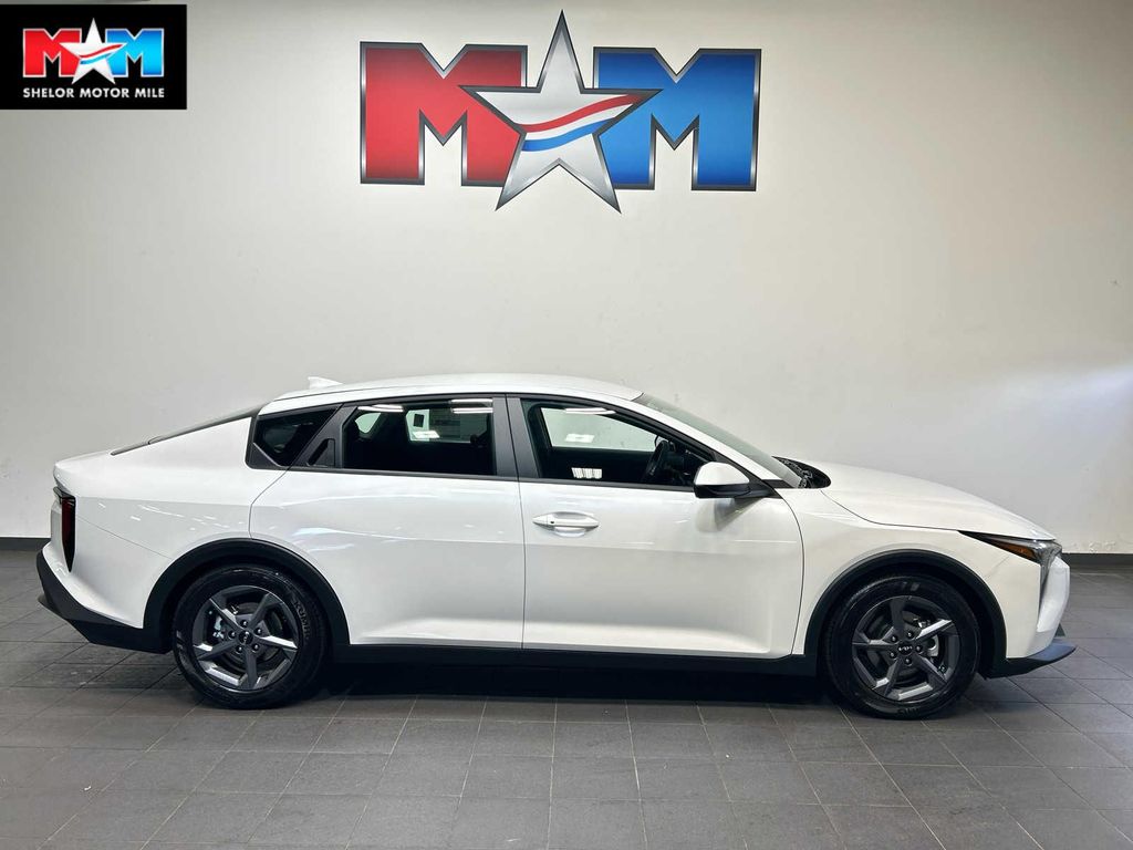New 2026 Kia K4 LXS
