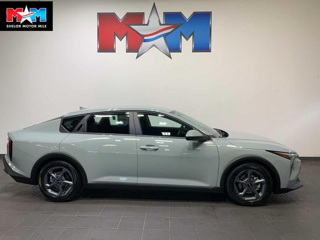 New 2026 Kia K4 LXS