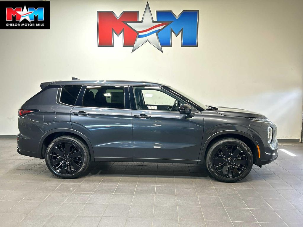 New 2026 Mitsubishi Outlander LE 2.5 S-AWC