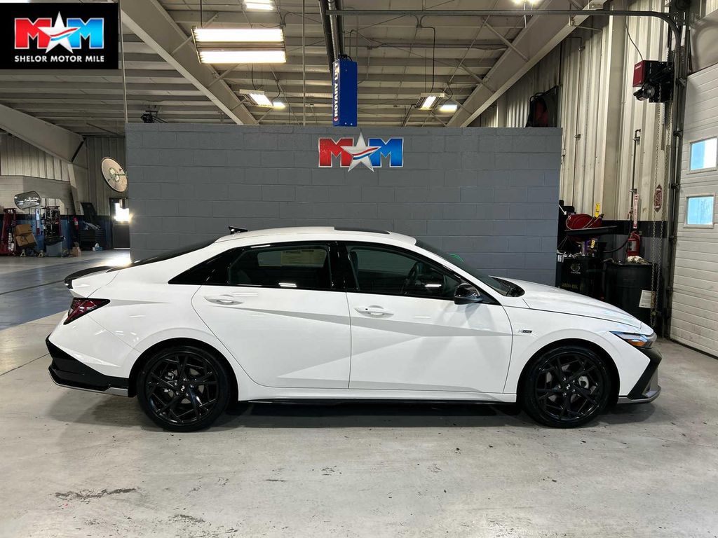 New 2026 Hyundai ELANTRA SE