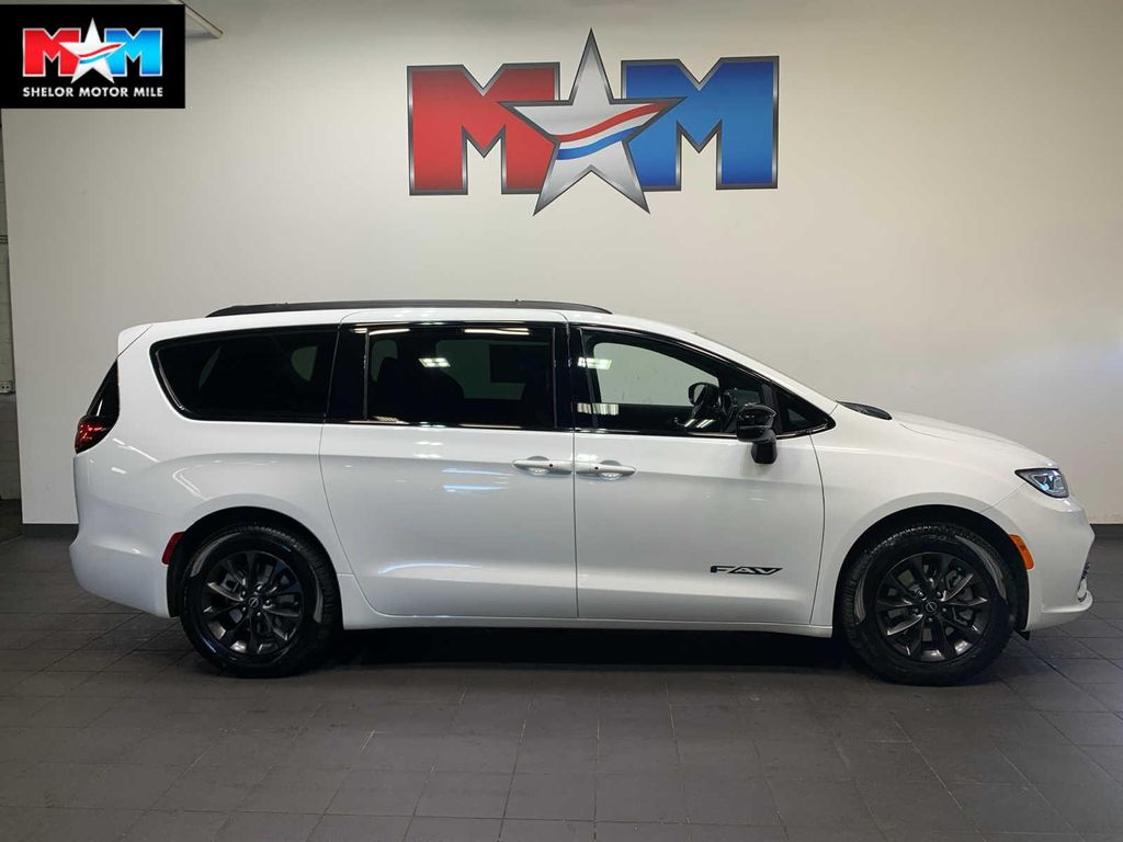 New 2026 Chrysler Pacifica L
