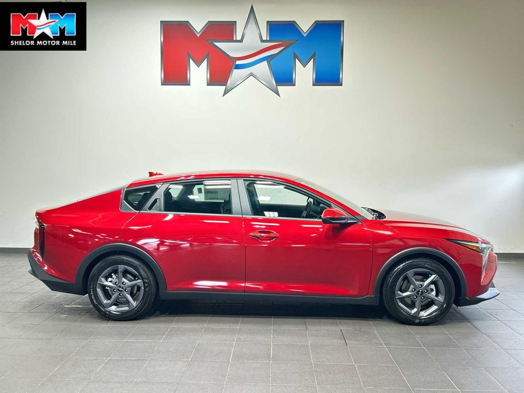 New 2026 Kia K4 LXS