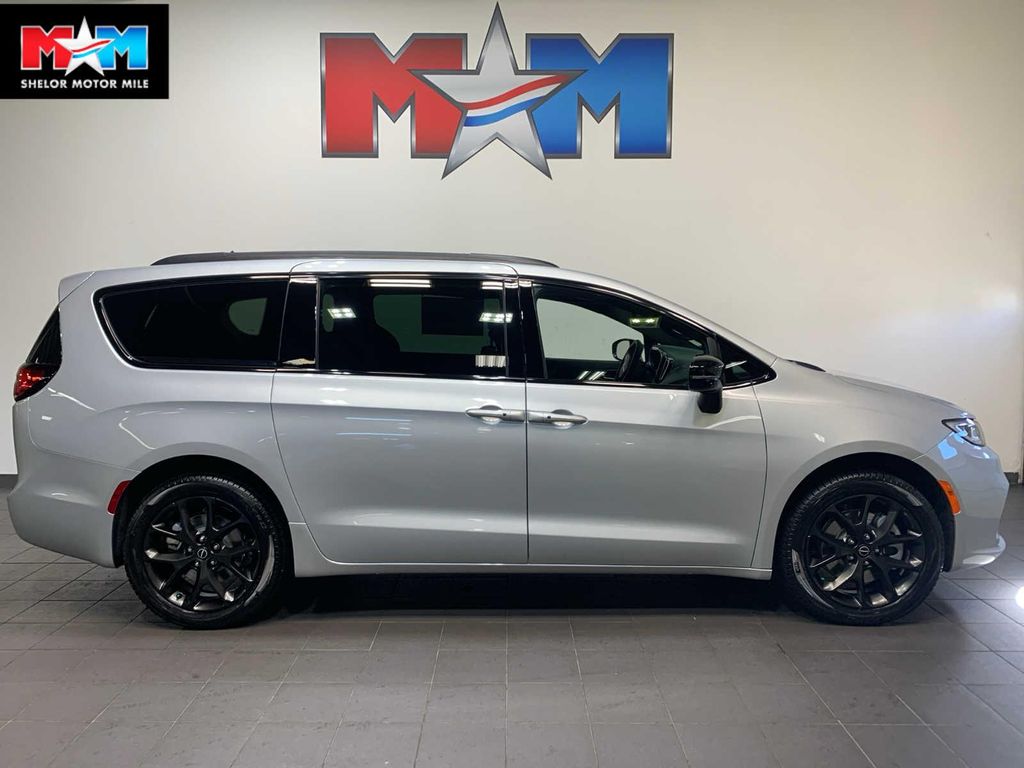 New 2026 Chrysler Pacifica Limited