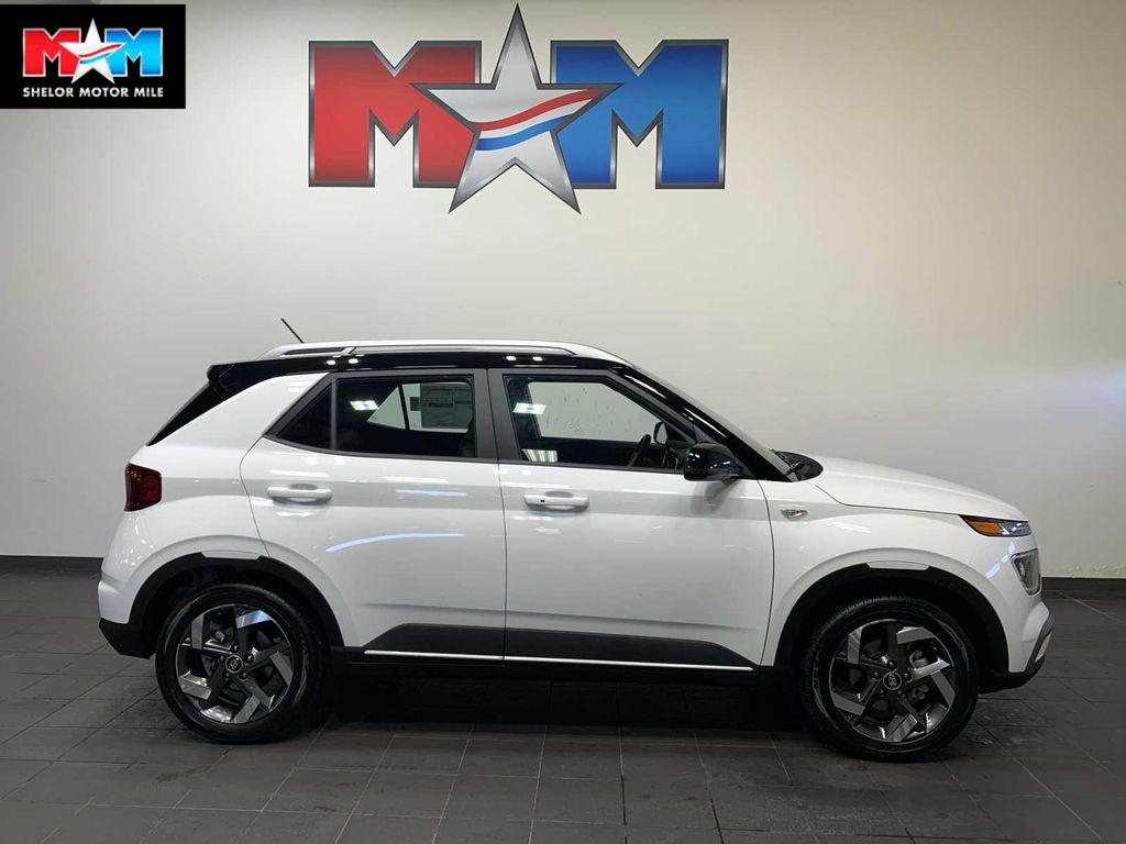 New 2026 Hyundai VENUE SEL w/Two-Tone Roof