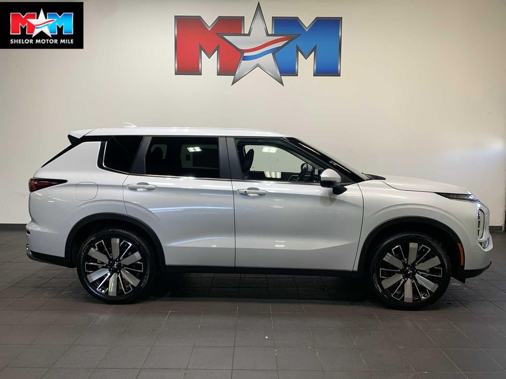 New 2026 Mitsubishi Outlander SE S-AWC