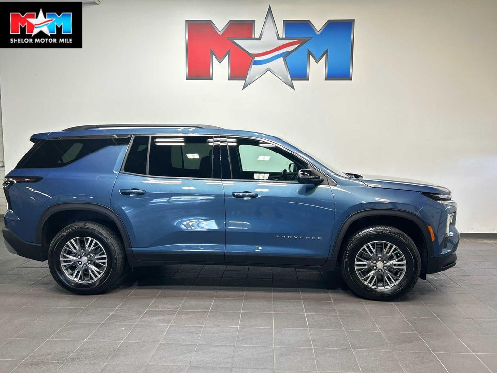 New 2026 Chevrolet Traverse LT