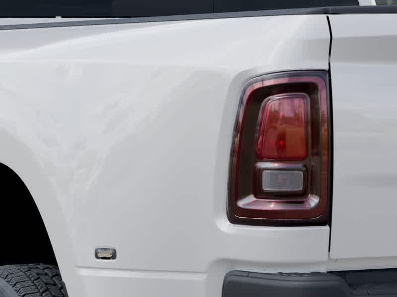 2026 RAM 3500 TRADESMAN CREW CAB 4X4 8' BOX — миниатюра 18