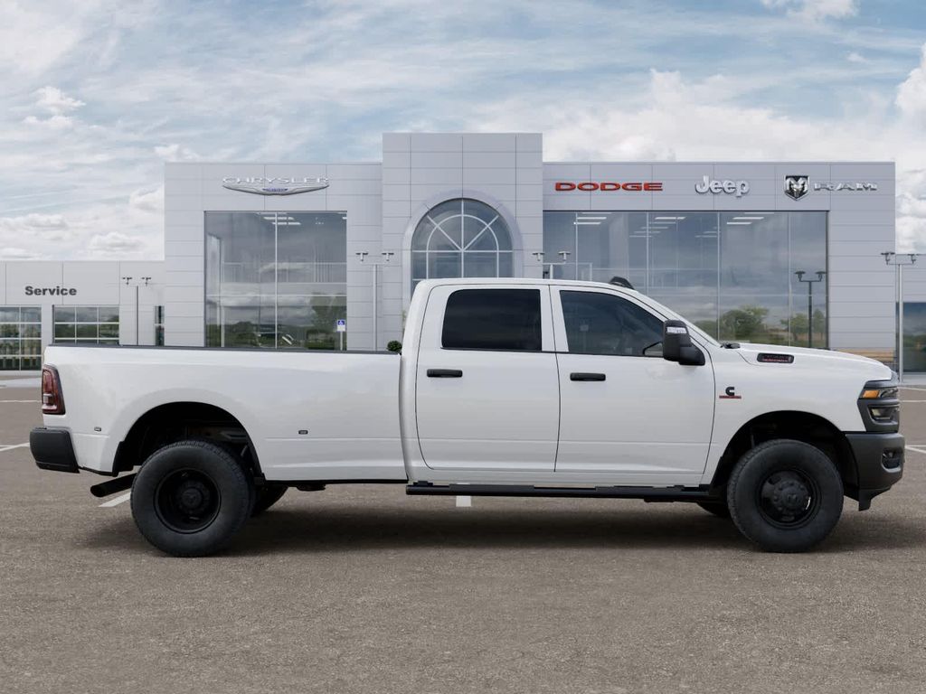 2026 RAM 3500 TRADESMAN CREW CAB 4X4 8' BOX — миниатюра 32