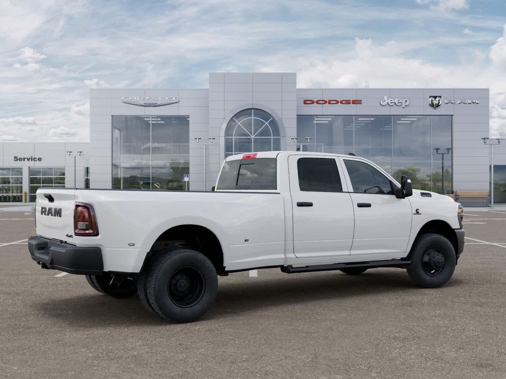 صورة 8 لـ 2026 RAM 3500 TRADESMAN CREW CAB 4X4 8' BOX
