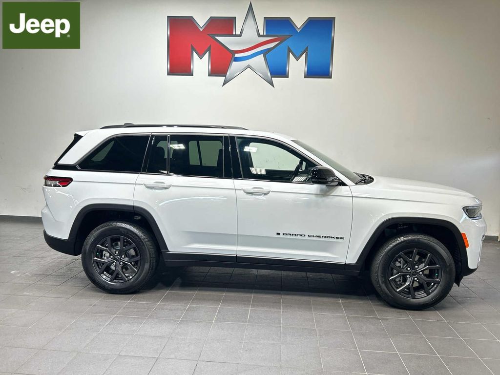 New 2027 Jeep Grand Cherokee Altitude