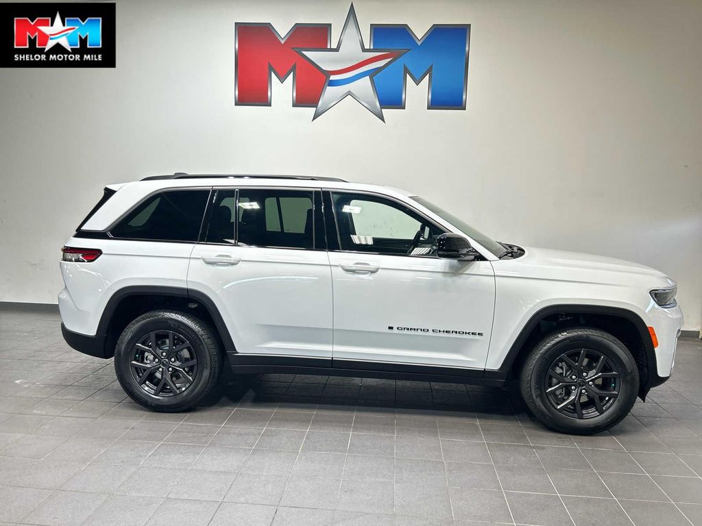 New 2027 Jeep Grand Cherokee Altitude