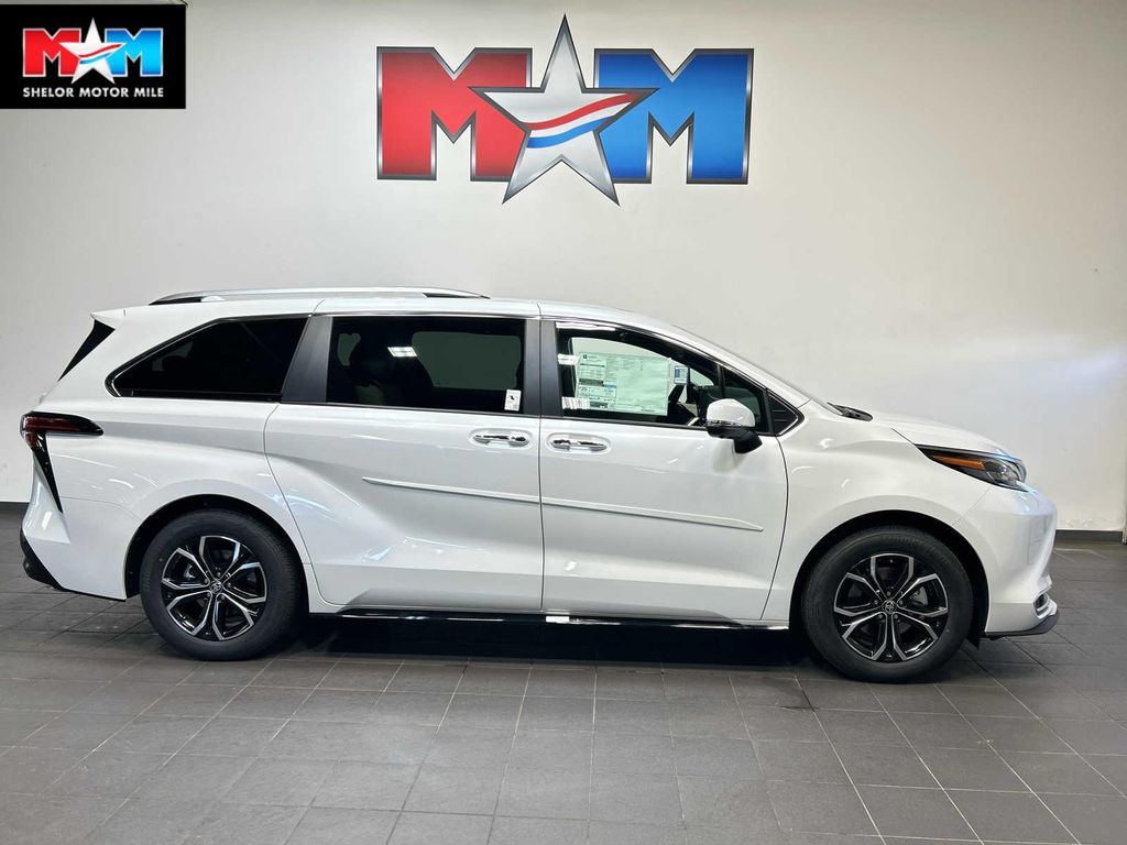 New 2026 Toyota Sienna Platinum