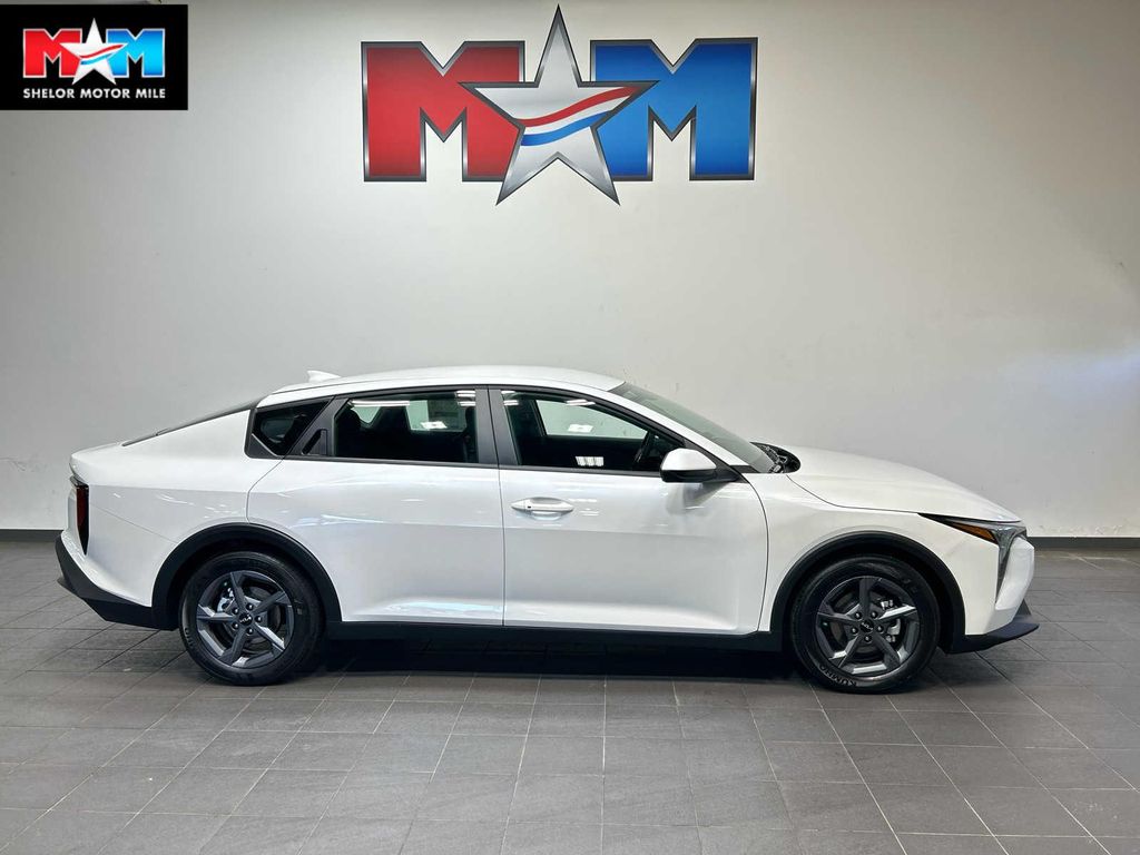 New 2026 Kia K4 LXS