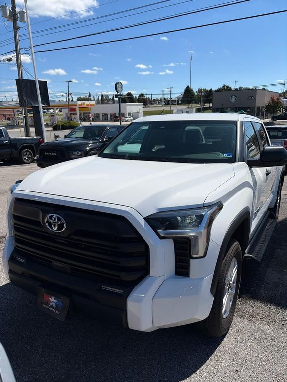 صورة مصغرة 13 لـ 2024 Toyota TUNDRA SR5