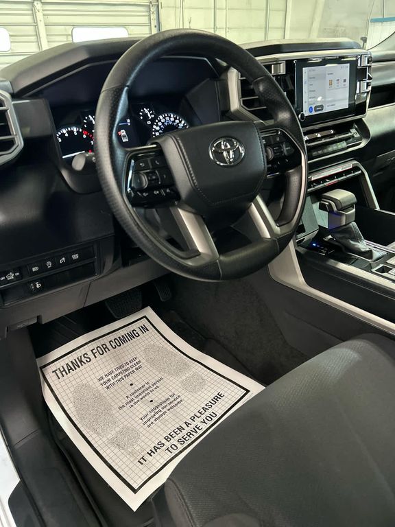 صورة 10 لـ 2024 Toyota TUNDRA SR5