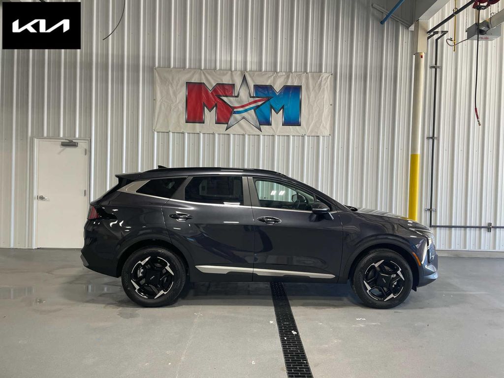 New 2027 Kia Sportage EX