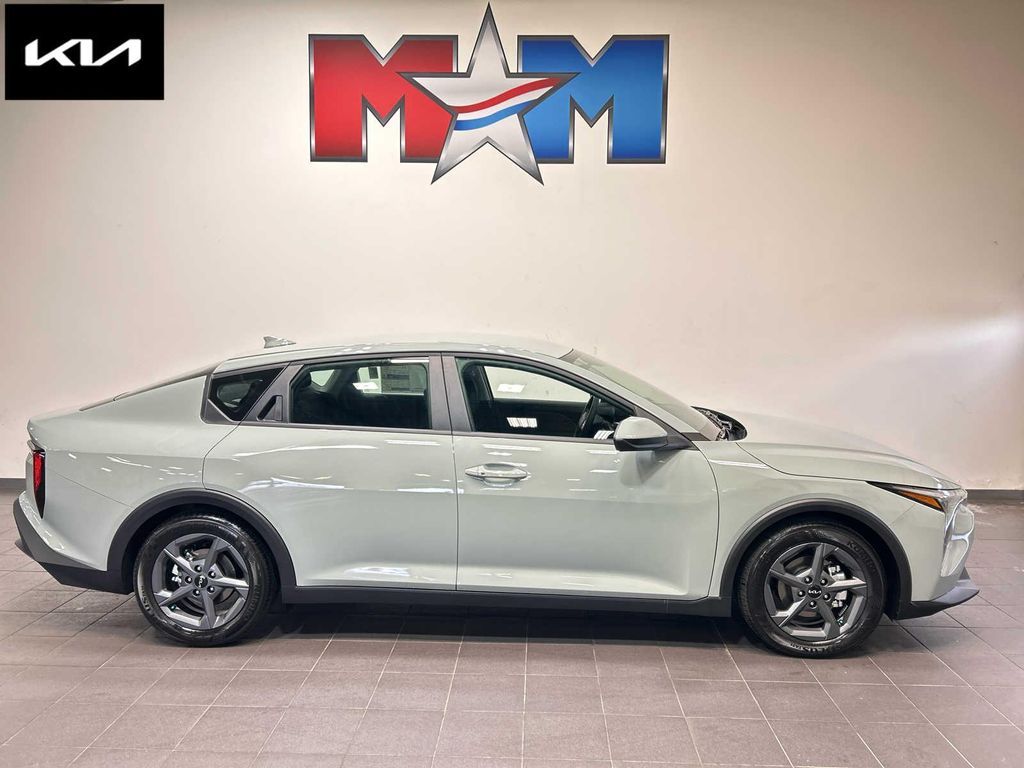 New 2026 Kia K4 LXS