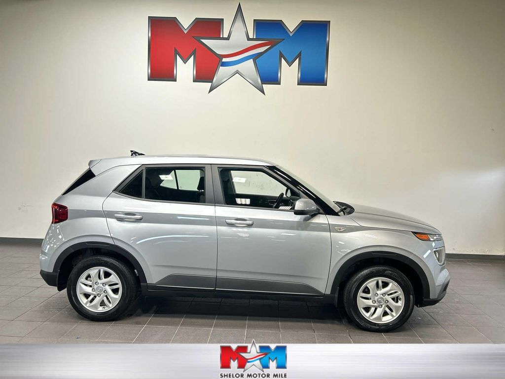 2022 Hyundai Venue SE
