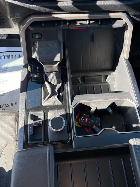 صورة مصغرة 27 لـ 2024 Toyota TUNDRA SR5