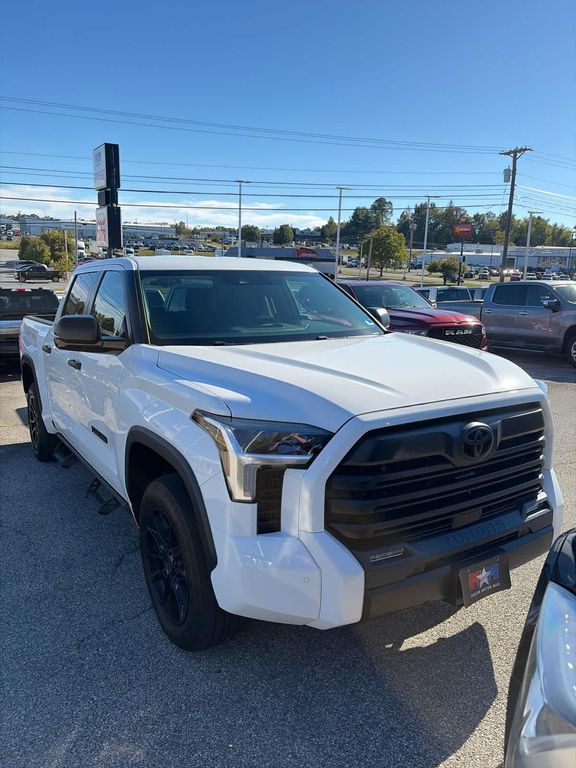 صورة مصغرة 18 لـ 2024 Toyota TUNDRA SR5