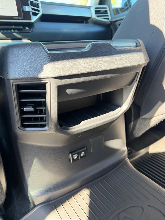 صورة مصغرة 31 لـ 2024 Toyota TUNDRA SR5