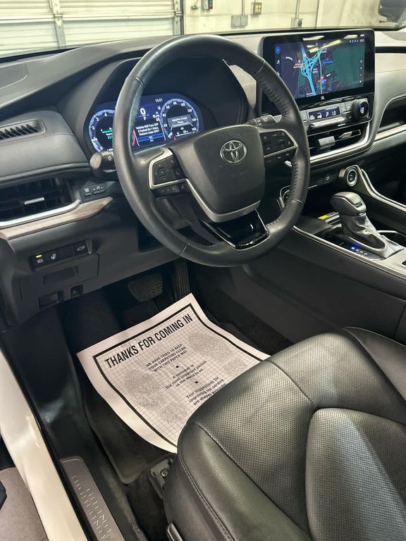 صورة مصغرة 11 لـ 2024 Toyota GRAND HIGHLANDER LIMITED