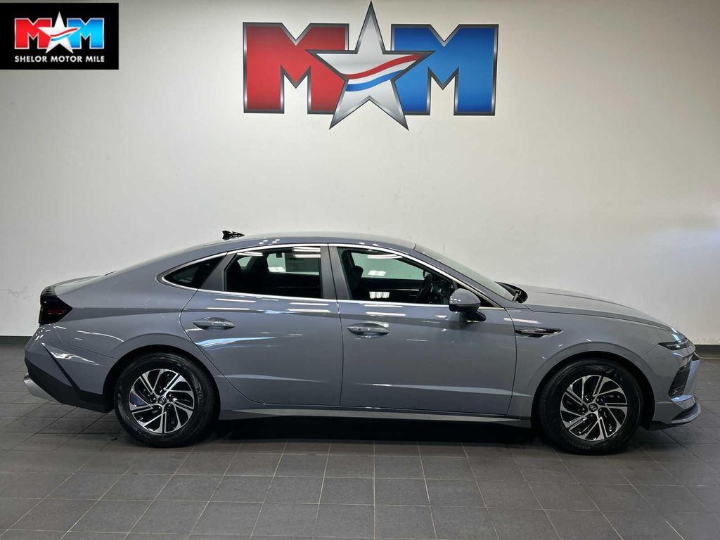 New 2026 Hyundai SONATA Hybrid Base