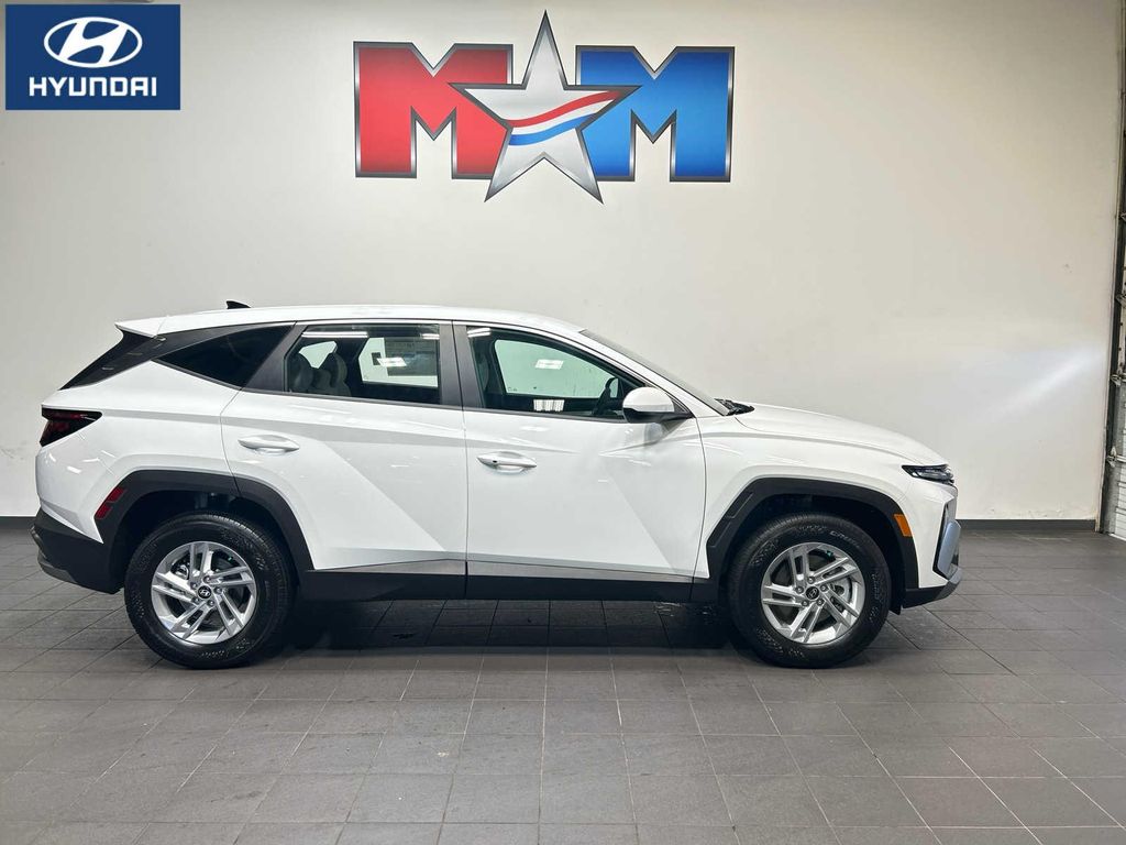 New 2026 Hyundai TUCSON SE