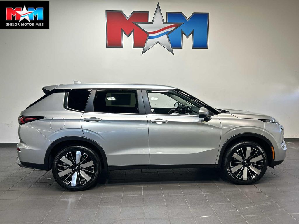 New 2026 Mitsubishi Outlander SE S-AWC