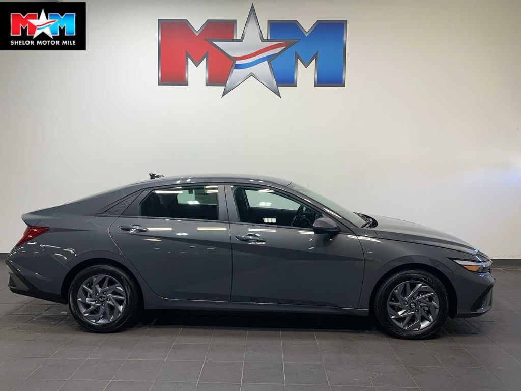New 2026 Hyundai ELANTRA HEV Blue
