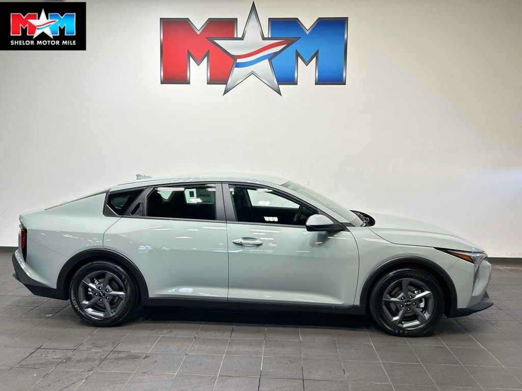 New 2026 Kia K4 LXS