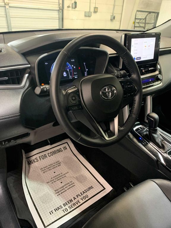 TOYOTA COROLLA CROSS - 9