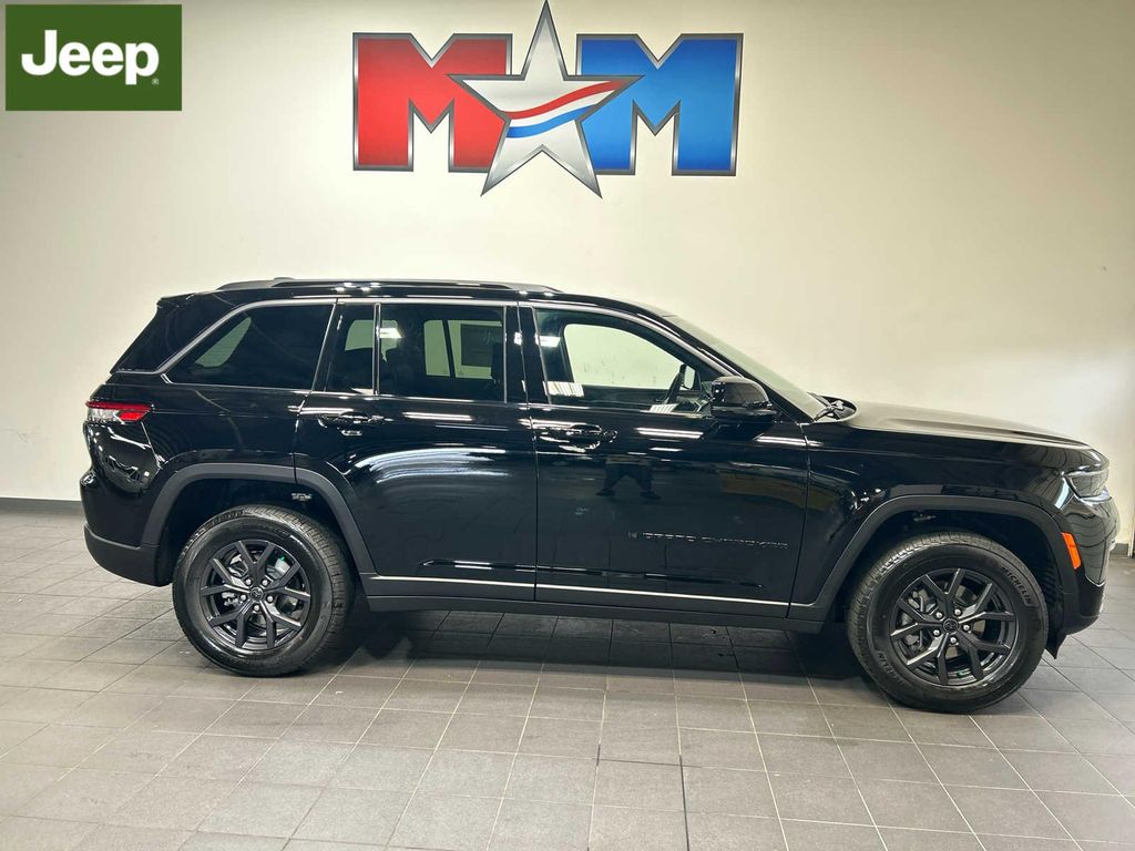 New 2027 Jeep Grand Cherokee Altitude