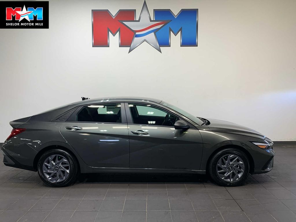 New 2026 Hyundai ELANTRA HEV Blue