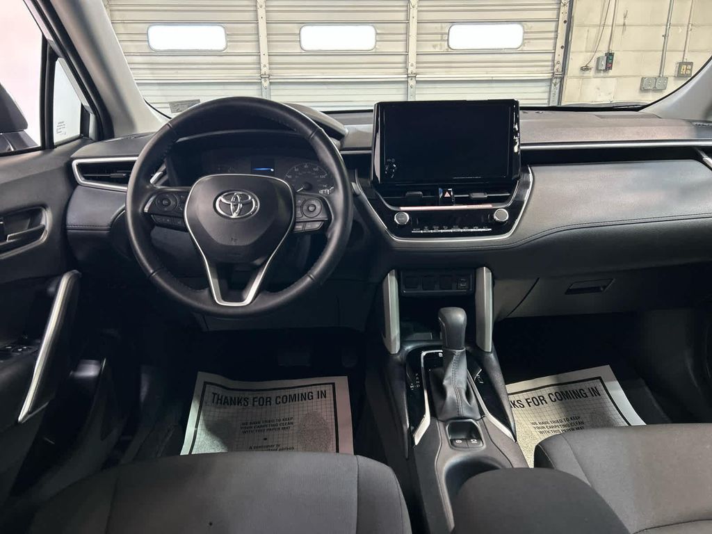 صورة 4 لـ 2024 Toyota COROLLA CROSS LE