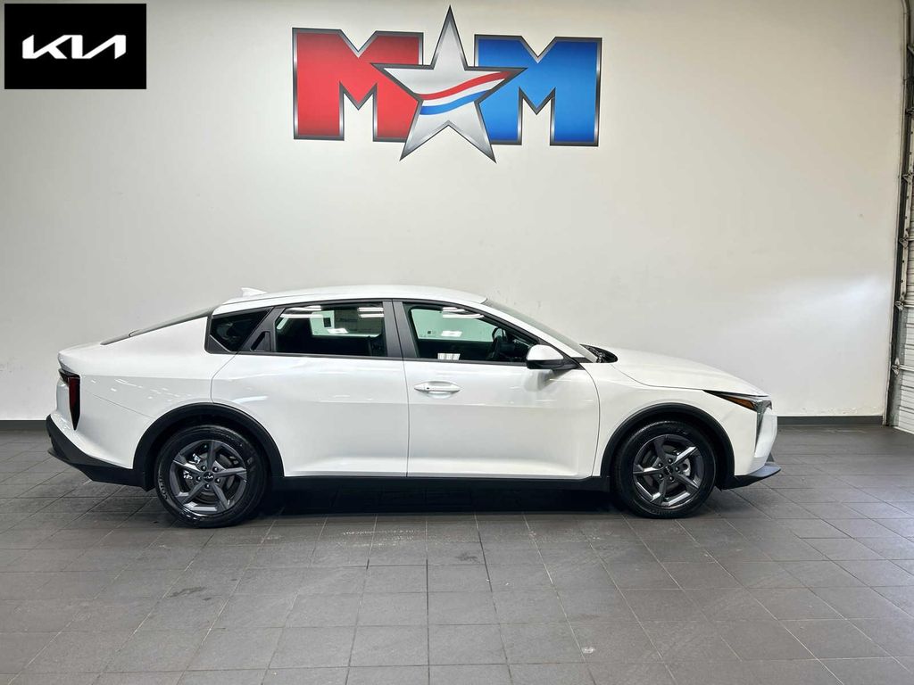 New 2026 Kia K4 LXS