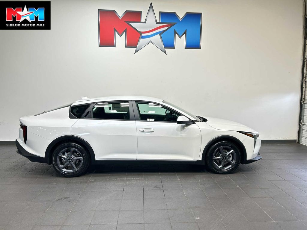 New 2026 Kia K4 LXS