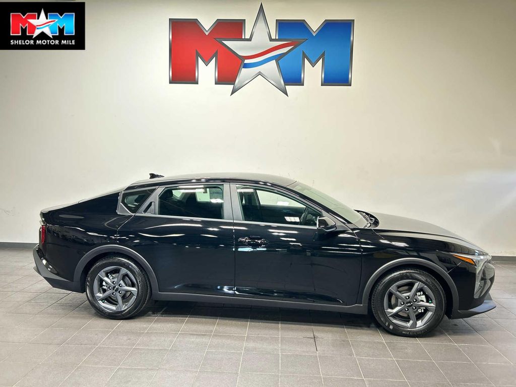 New 2026 Kia K4 LXS